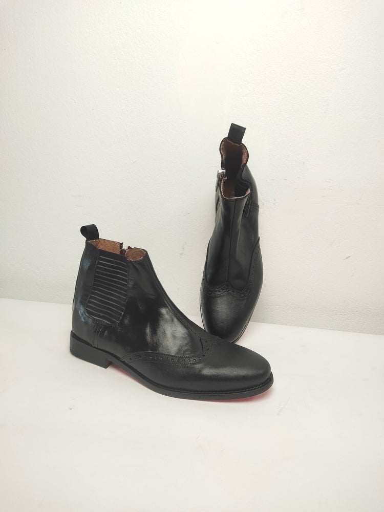 Wing Tip Zipped Chelsea Boot